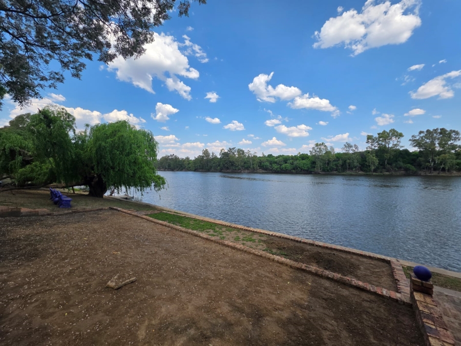 4 Bedroom Property for Sale in Lindequesdrif North West